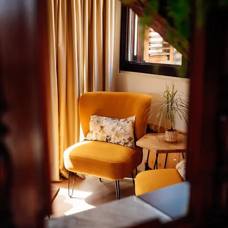 Old Town Stars With Free Parking