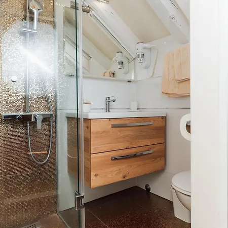 Old Town Stars With Free Parking Trogir