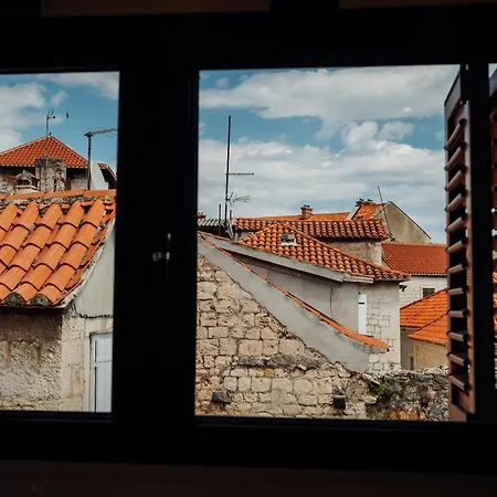 Old Town Stars With Free Parking Trogir