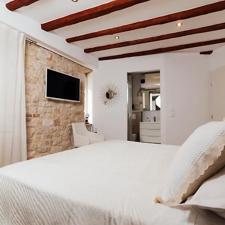 Old Town Stars With Free Parking