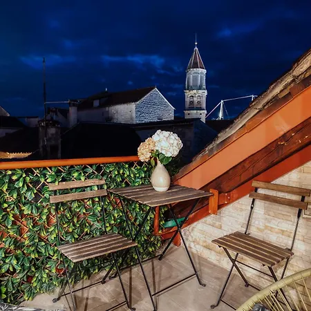 Old Town Stars With Free Parking Guest house