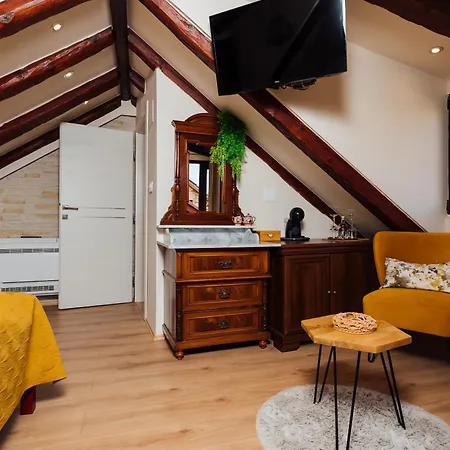 Old Town Stars With Free Parking 4*