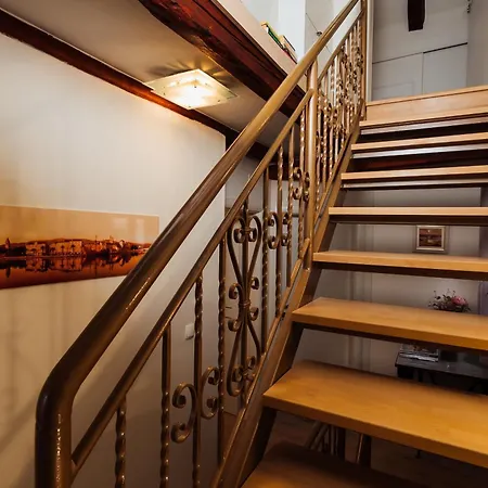 Old Town Stars With Free Parking