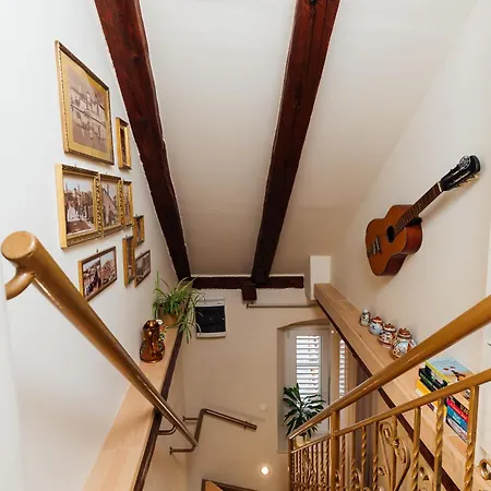 Old Town Stars With Free Parking Guest house Trogir