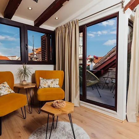 Old Town Stars With Free Parking 4* Trogir