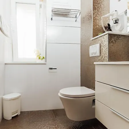 Old Town Stars With Free Parking Guest house Trogir