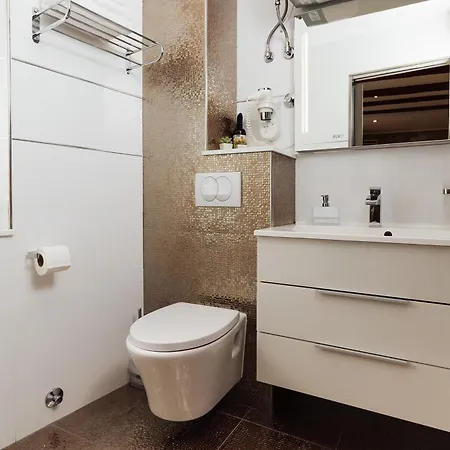 Old Town Stars With Free Parking Trogir