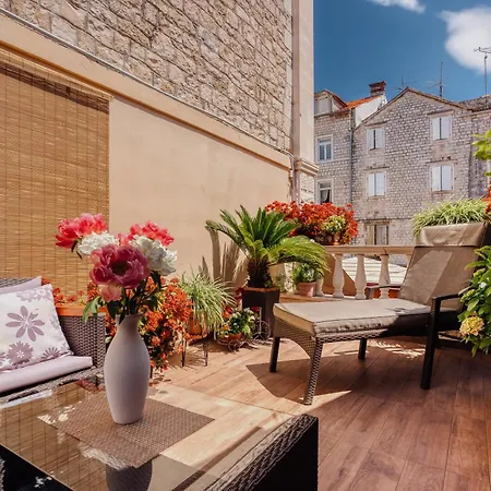 Old Town Stars With Free Parking