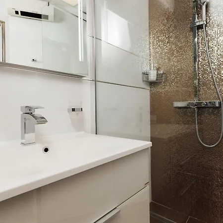 Old Town Stars With Free Parking 4*