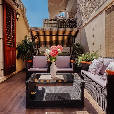 Guest house Old Town Stars With Free Parking 4*