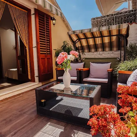 Old Town Stars With Free Parking 4*