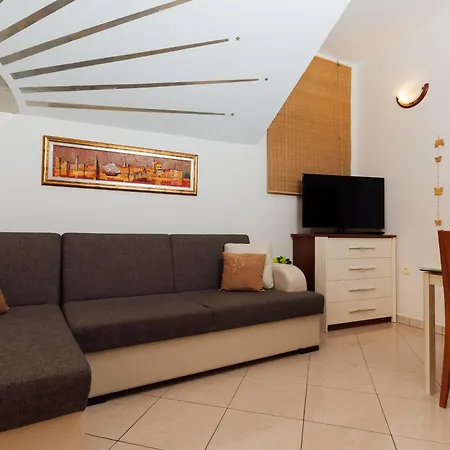 Old Town Stars With Free Parking