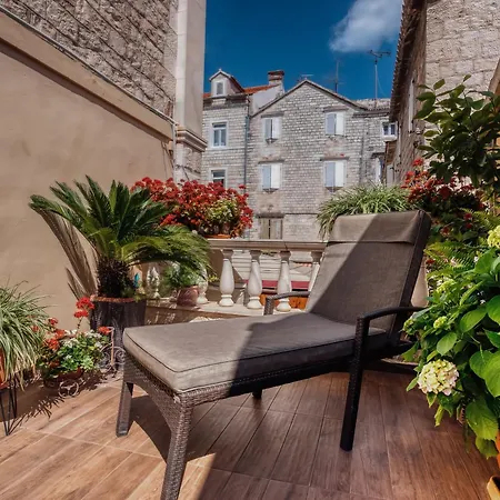 Old Town Stars With Free Parking 4* Trogir