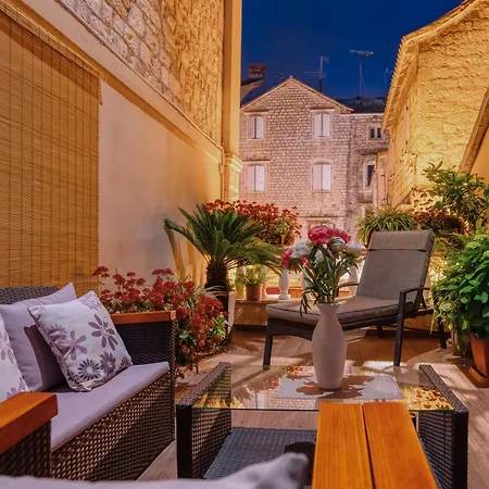 Old Town Stars With Free Parking