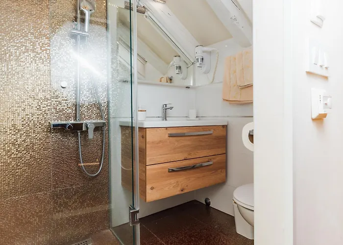 Old Town Stars With Free Parking Trogir