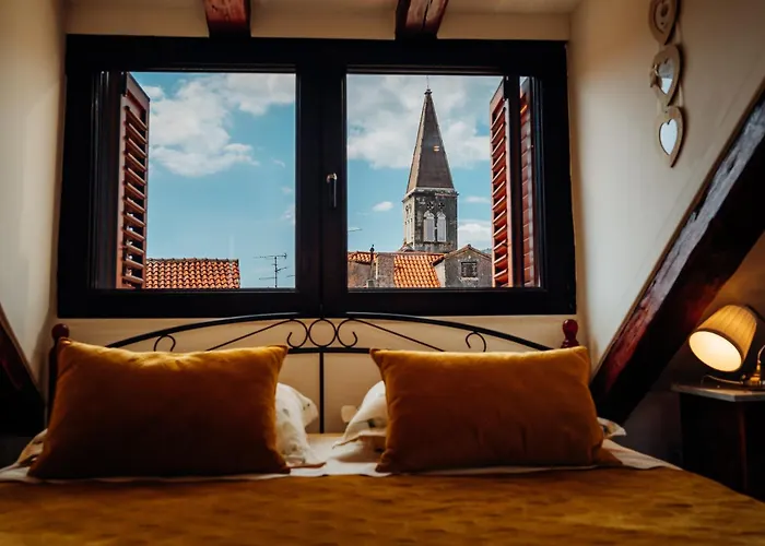 Old Town Stars With Free Parking 4* Trogir