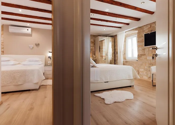 Old Town Stars With Free Parking Konukevi Trogir