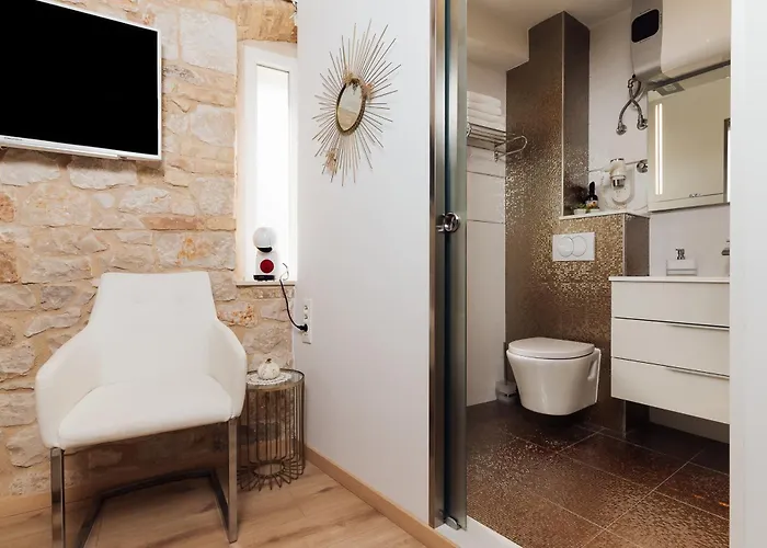 Old Town Stars With Free Parking Konukevi 4*