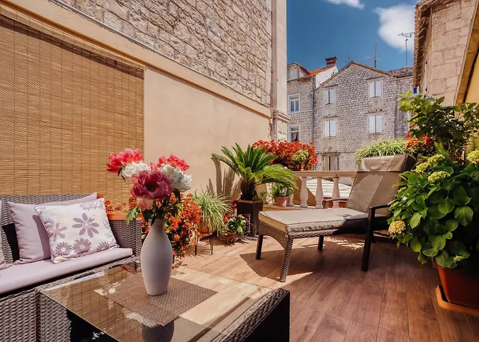 Old Town Stars With Free Parking