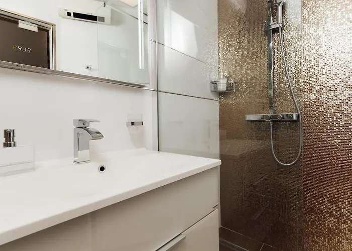 Old Town Stars With Free Parking 4*