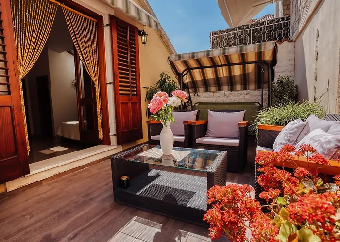 Old Town Stars With Free Parking 4*