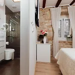 Old Town Stars With Free Parking Гостьовий будинок 4*