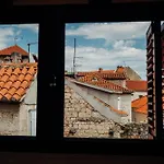 Old Town Stars With Free Parking Трогір