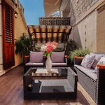 Гостьовий будинок Old Town Stars With Free Parking 4*