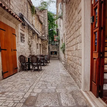 Old Town Stars With Free Parking Гостьовий будинок 4*