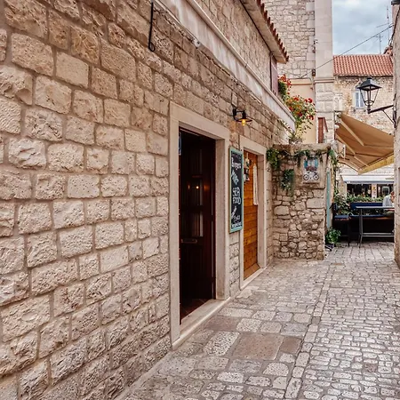 Гостьовий будинок Old Town Stars With Free Parking Трогір