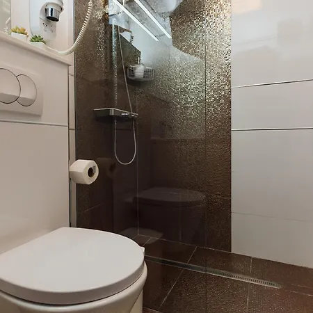 Old Town Stars With Free Parking 4* Трогір