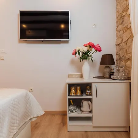 Old Town Stars With Free Parking Гостьовий будинок Трогір