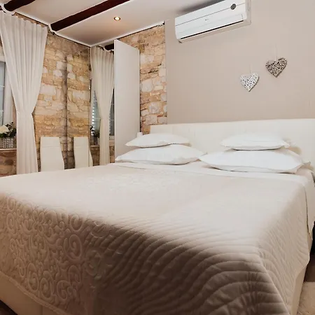Гостьовий будинок Old Town Stars With Free Parking Трогір