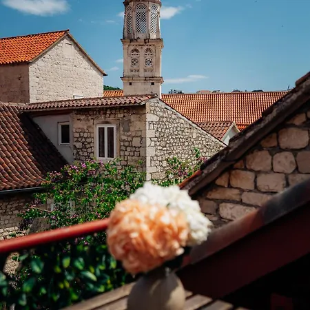 Old Town Stars With Free Parking