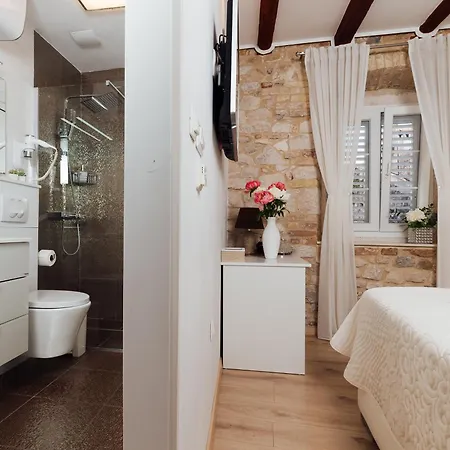 Old Town Stars With Free Parking Гостьовий будинок 4*