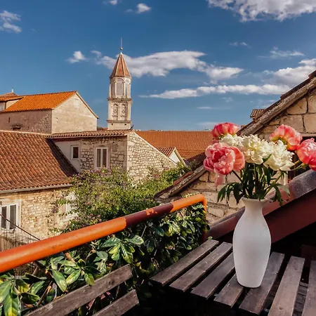 Old Town Stars With Free Parking 4* Трогір