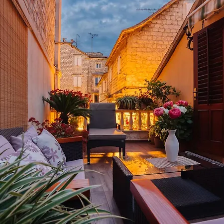 Old Town Stars With Free Parking 4*