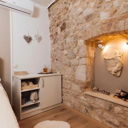 Old Town Stars With Free Parking 4* Трогір