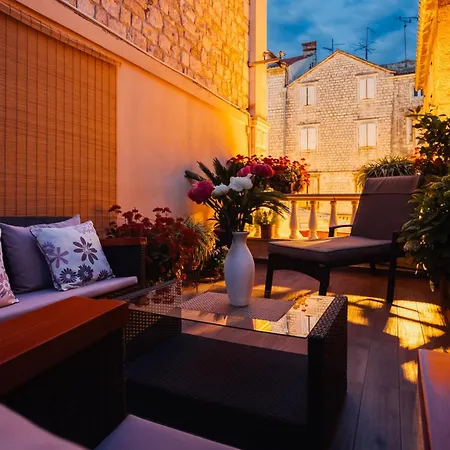 Old Town Stars With Free Parking 4*