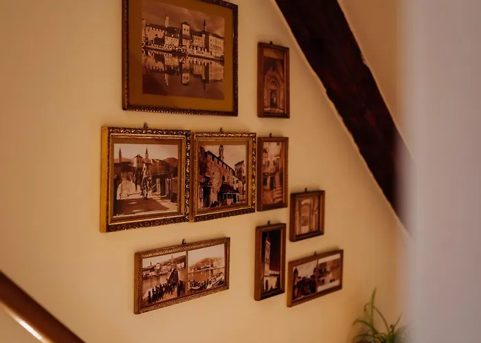 Old Town Stars With Free Parking 4*