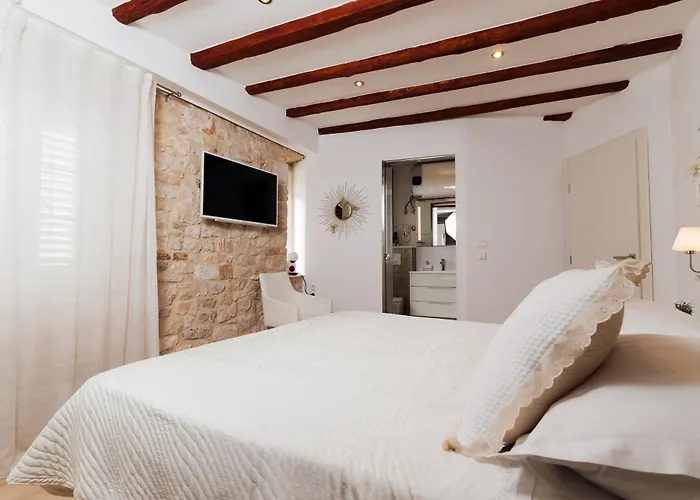 Old Town Stars With Free Parking