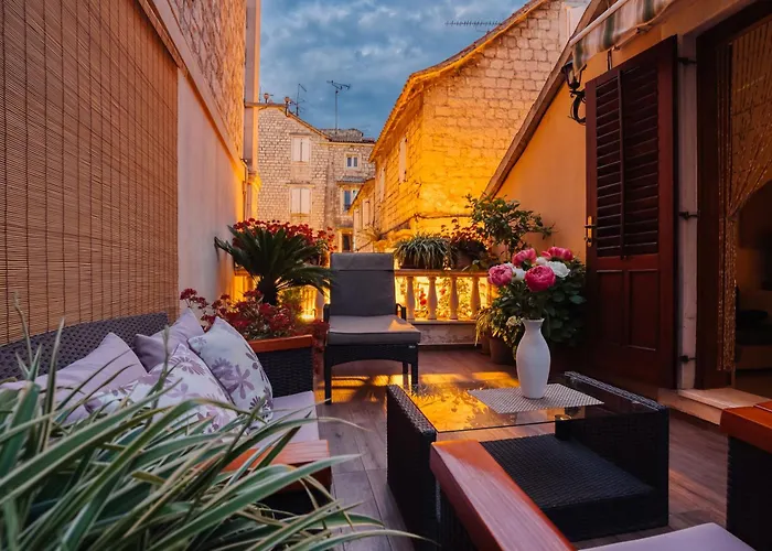 Old Town Stars With Free Parking 4*