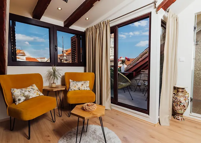 Old Town Stars With Free Parking 4* 特罗吉尔