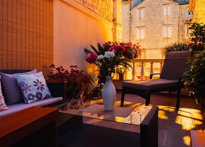 Old Town Stars With Free Parking 4*